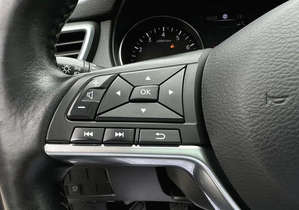 Nissan Qashqai cena 73900 przebieg: 106000, rok produkcji 2018 z Woźniki małe 742